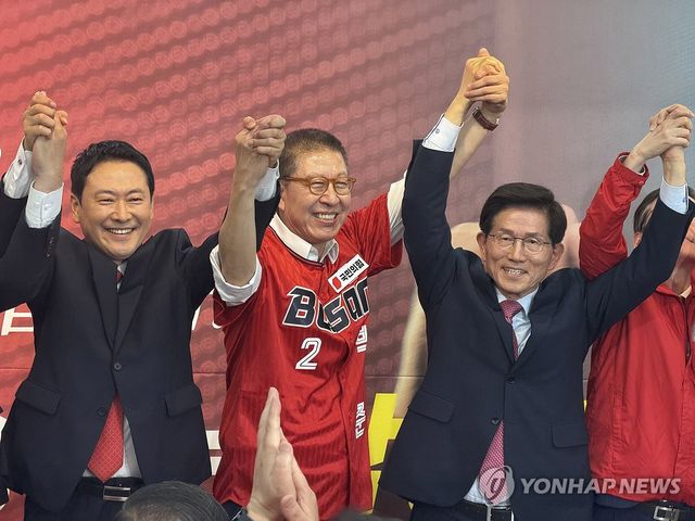 국힘 지도부 총출동한 박형준 캠프 개소식