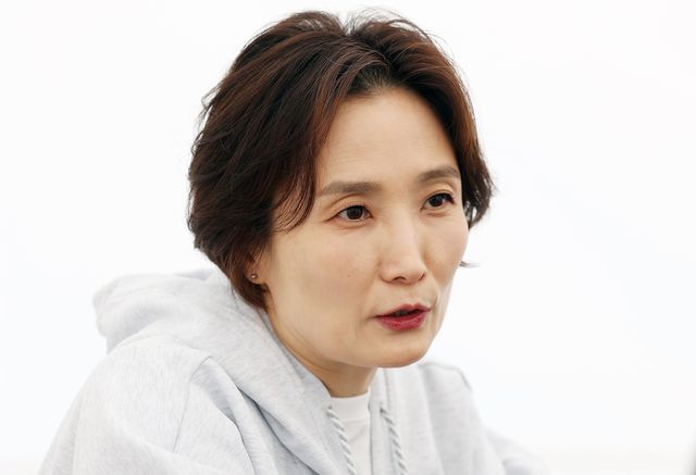 인터뷰하는 박경림 세이브더칠드런 홍보대사