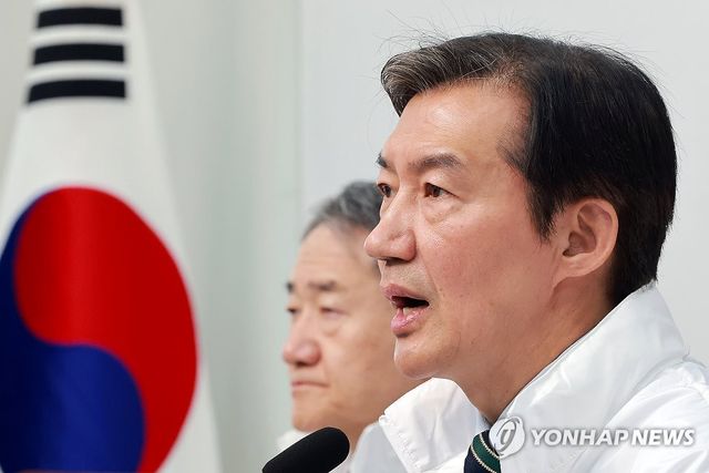 1차 선대위 회의에서 발언하는 조국 상임위원장