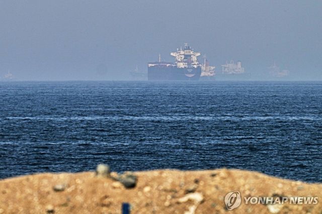 이란과 미국의 통제로 사실상 폐쇄된 호르무즈 해협 [AP 연합뉴스. 재판매 및 DB 금지]