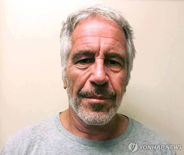 억만장자 성범죄자 제프리 엡스타인의 머그샷
