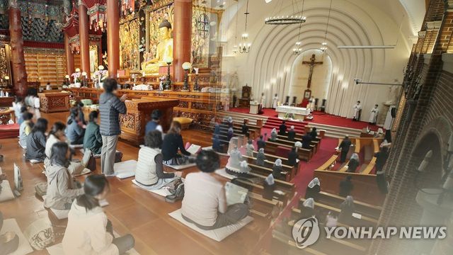 종교계, 미사•법회 재개 '속속'…현장 예배도 늘듯 (CG)