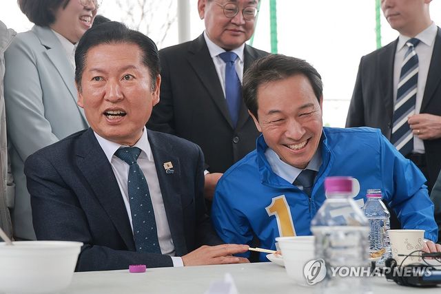철원읍민 행사 찾은 민주당 정청래 대표와 우상호 강원지사 후보