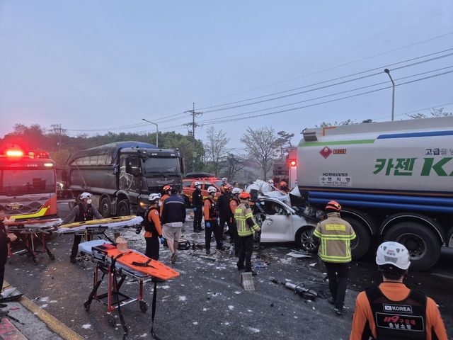 25t 화물차 사고 현장