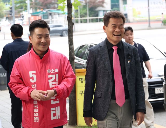 (왼쪽부터) 무소속 김현태 계양을 후보와 한국사 강사 출신 전한길씨