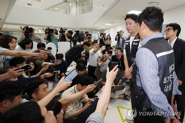 입장 밝히는 최승호 노조위원장