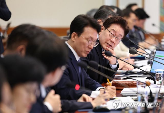 질문하는 이재명 대통령