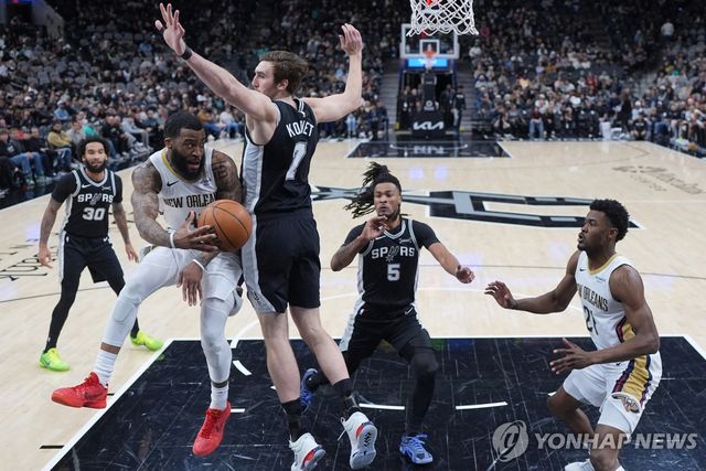 샌안토니오와 뉴올리언스의 NBA 경기 