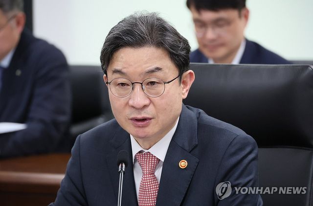 발언하는 이억원 금융위원장