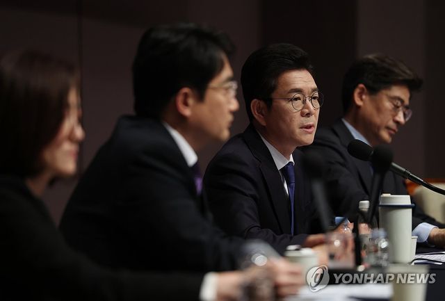 질문 답하는 정원오