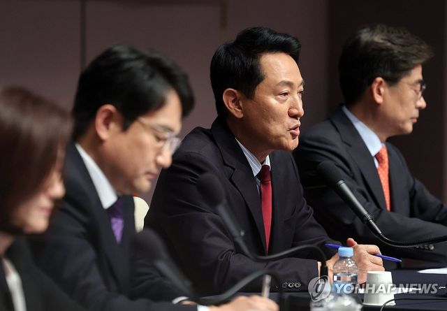 발언하는 오세훈 후보