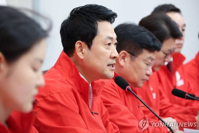발언하는 장동혁 대표
