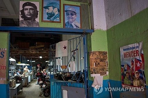 쿠바혁명의 주역 체 게바라, 피델 카스트로, 라울 카스트로(좌측부터)