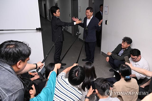 답변하는 박수근 중노위원장