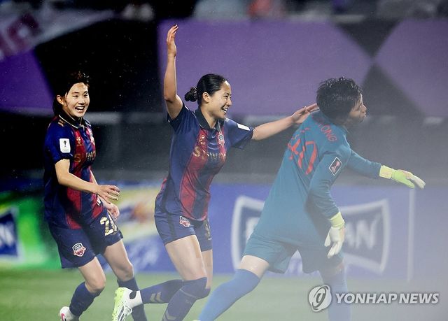 선제골 기뻐하는 하루히 스즈키