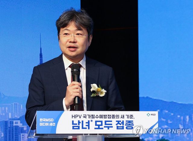 "남성 청소년도 HPV 백신 접종해야"