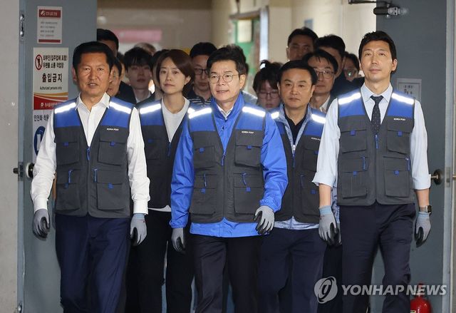 우편집중국 찾아 선거운동 개시한 정원오 후보