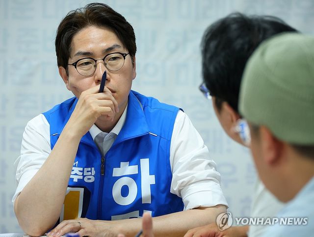 부산 AI기업인들 의견 경청하는 하정우