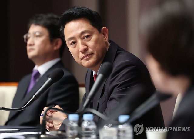 경청하는 오세훈 후보