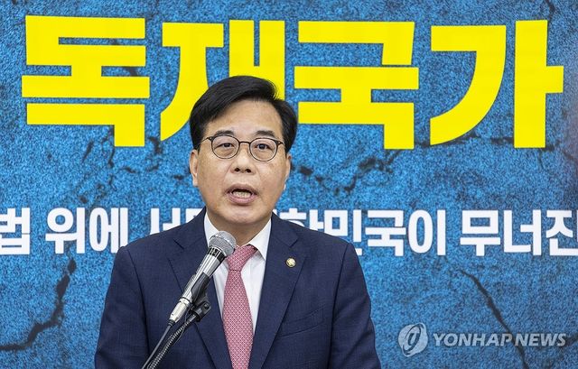 여당 견제 강조하며 지지 호소하는 송언석 공동선거대책위원장