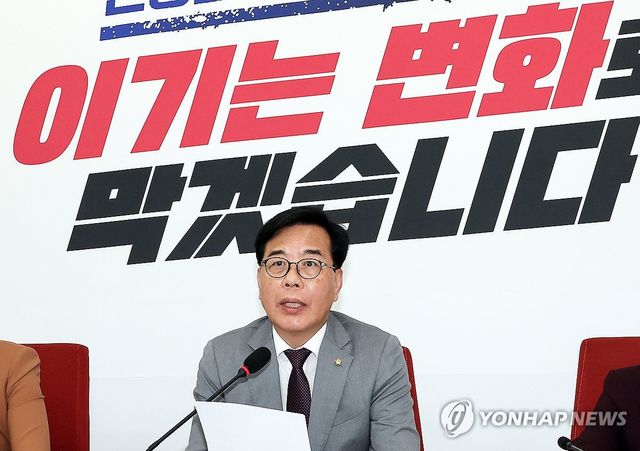 기자 간담회하는 송언석 원내대표