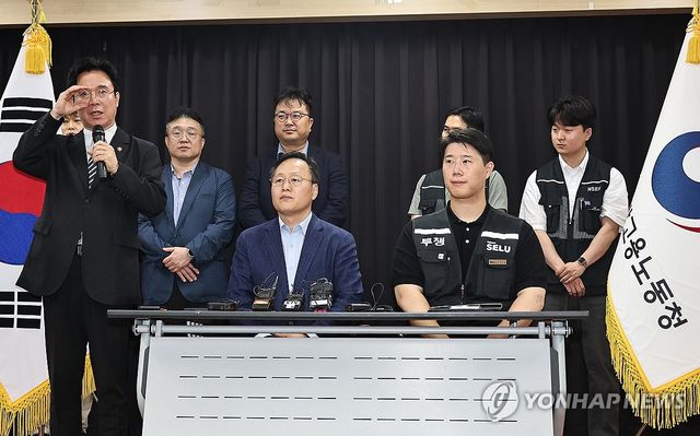 발언하는 김영훈 고용노동부 장관