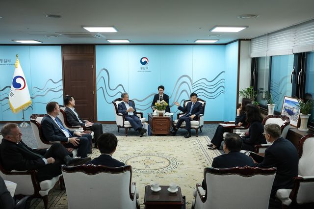 정동영 통일부 장관, 미국 한반도전문가들과 간담회