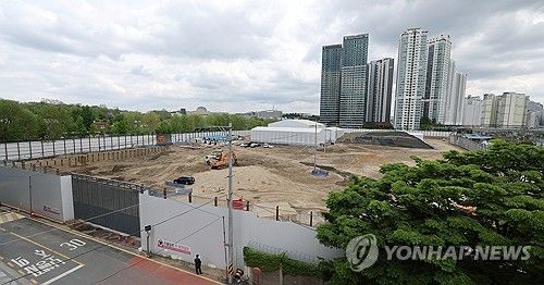 서울 용산구 캠프킴 및 주변 지역의 토양정화 작업을 하는 모습. [연합뉴스 자료사진]