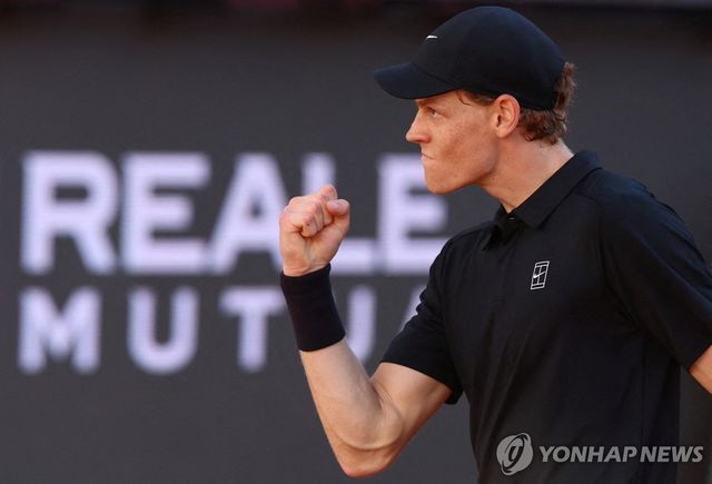주먹 불끈 신네르