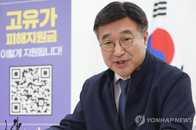 윤호중 행안장관, 고유가 피해지원금 2차 지급처 방문