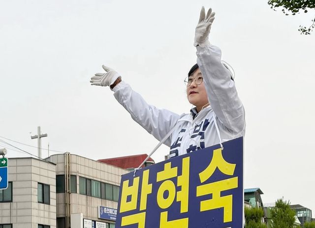 거리 인사하는 박현숙 강원교육감 후보