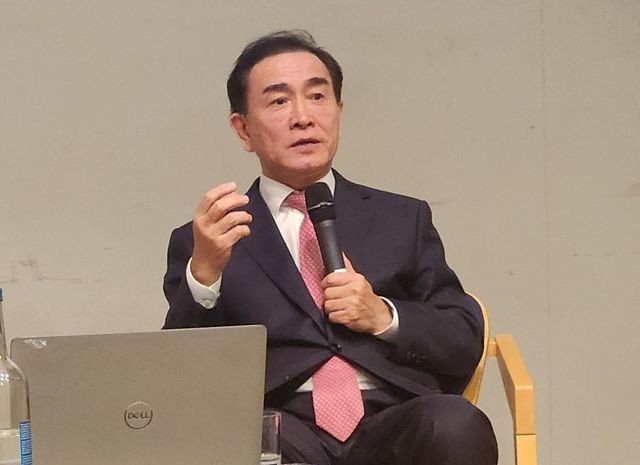 영국 케임브리지대에서 대담하는 태영호 전 의원