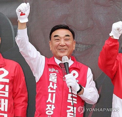 지지 호소하는 김두겸 울산시장 후보