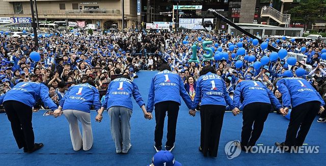 출정식에서 지지 호소하는 정원오 후보