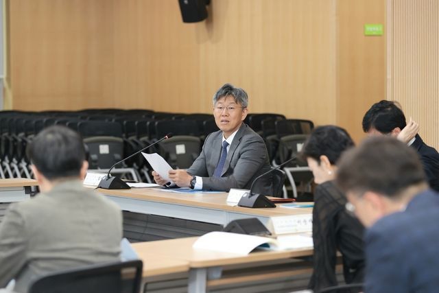 김이탁 국토부 1차관 국토연구원과 국토 균형성장 전략 논의