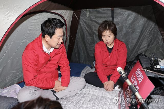 공식 선거 운동 첫 일정으로 양향자 후보 찾은 장동혁 상임선거대책위원장