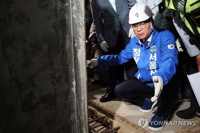 철근 누락 기둥 살피는 정원오 후보