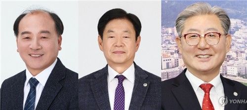 왼쪽부터 손태영·강원덕·오태완 의령군수 후보