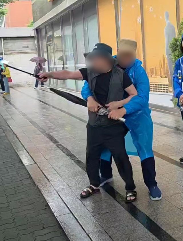 인천 검단구 민주당 출정식에 횡포