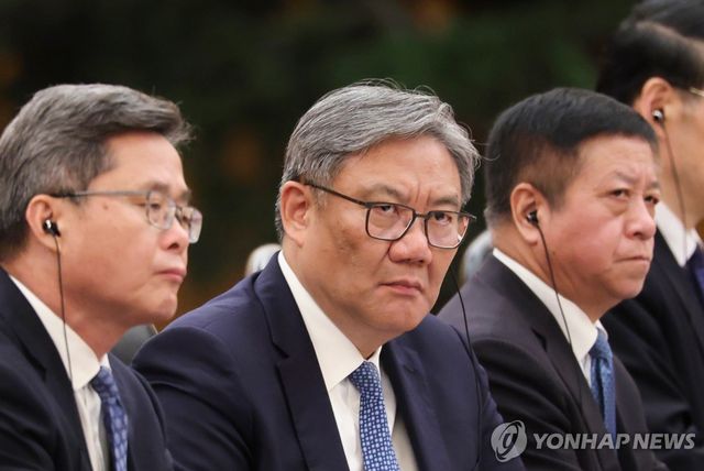왕원타오 중국 상무부장(가운데)