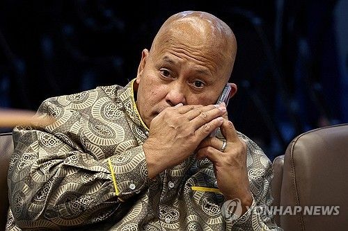 체포 영장 발부된 델라 로사 필리핀 상원의원