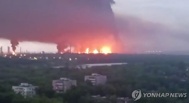 우크라이나 공격에 불타는 러시아 랴잔 정유시설