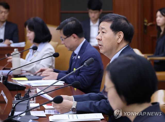 비상경제ㆍ부동산관계장관회의 주재하는 구윤철 부총리