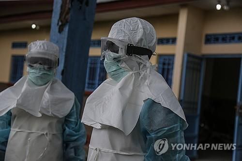 에볼라 감염 지역의 의료진