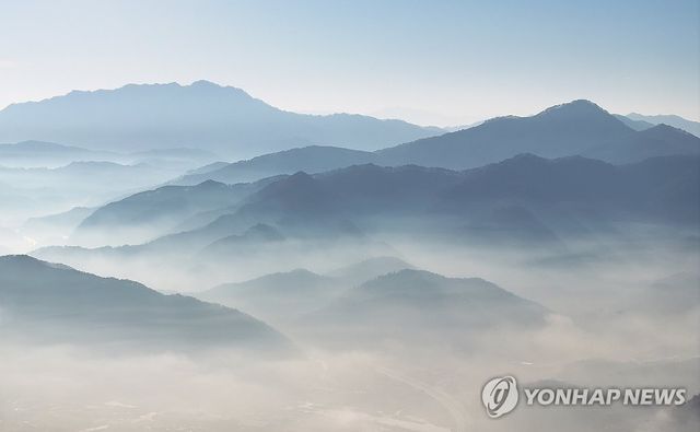 안개의 강을 헤엄치는 산맥