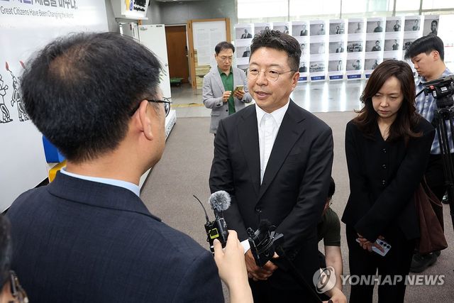 5·18 기념센터 찾은 김수완 신세계그룹 부사장