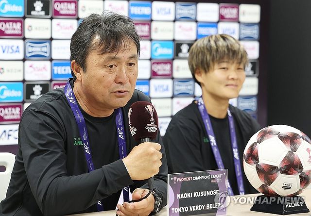 질문에 답하는 구스노세 나오키 감독