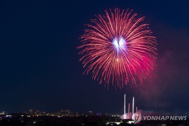 지난해 미국 건국 기념일에 워싱턴 DC에서 진행된 불꽃놀이 모습