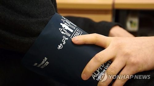 혈압 측정하는 모습 [연합뉴스TV 제공]