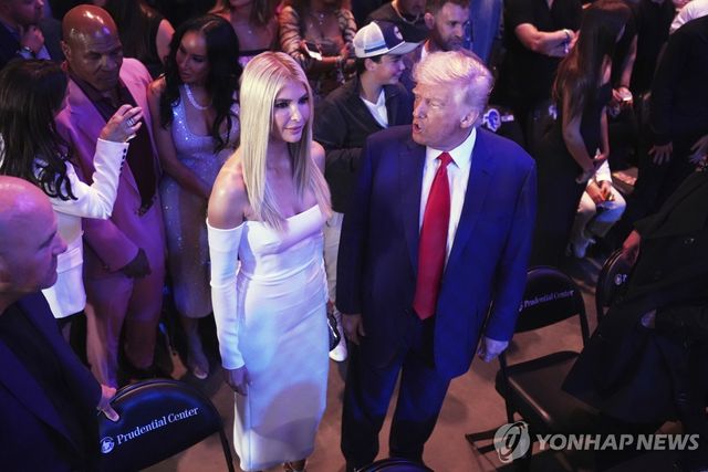 도널드 트럼프 미국 대통령과 이방카 트럼프 